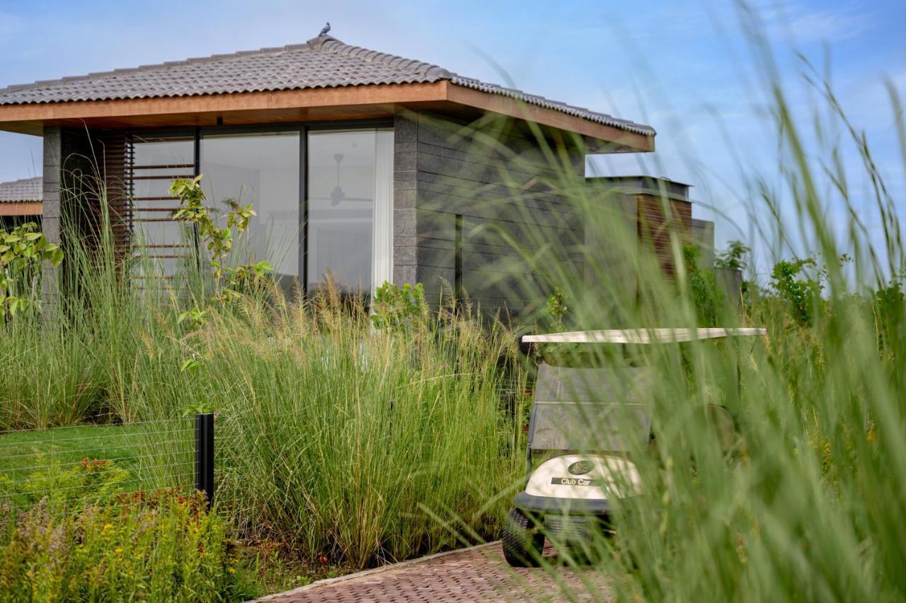 Mysa Zinc Journey By The Fern, Nani Devati Otel Sānand Dış mekan fotoğraf
