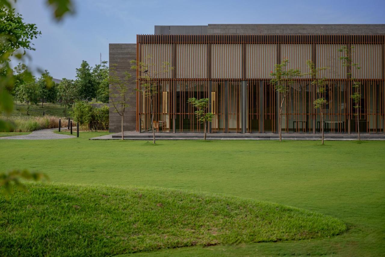 Mysa Zinc Journey By The Fern, Nani Devati Otel Sānand Dış mekan fotoğraf